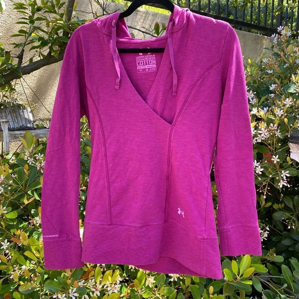 Under Armour Magenta "Charged Cotton" Semi-Fitted Heatgear V-Neck Hoodie Small